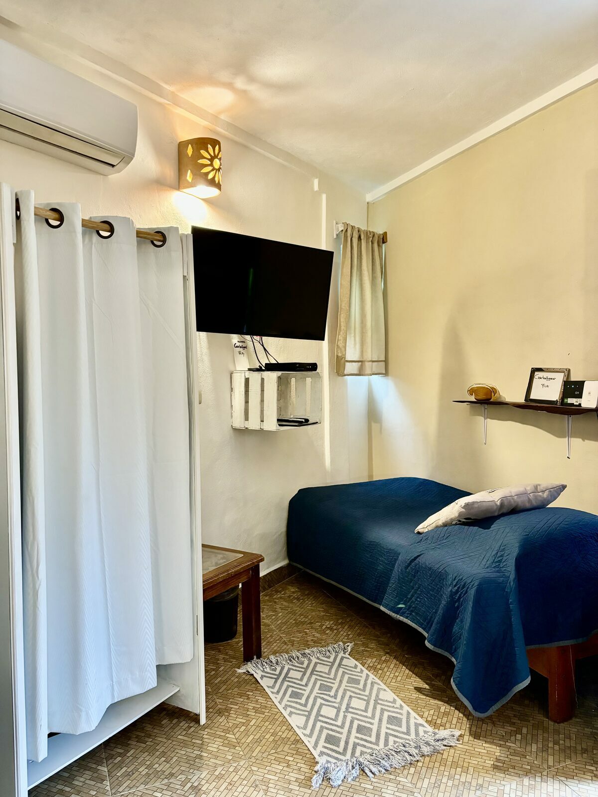 The Angy Suite detail