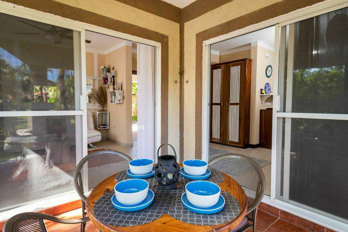 Coco's Villa outdoor dining patio