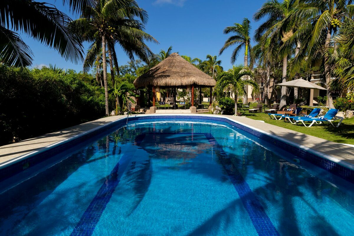 Coco's Villa pool area